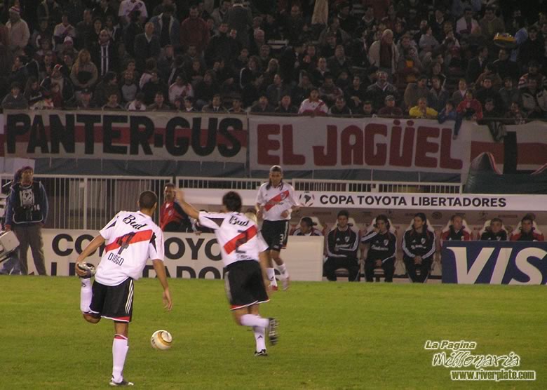 River Plate vs Liga Universitaria de Quito (LIB 2005) 17